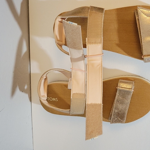 TOM'S Ray Metallic Hook Loop Straps Sandals 9 - Picture 8 of 11